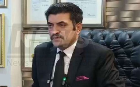 Sher Afzal Marwat of PTI was apprehended outside Lahore High Court (LHC).